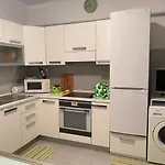 아파트 Blue Light Ultracentral 크라이오바